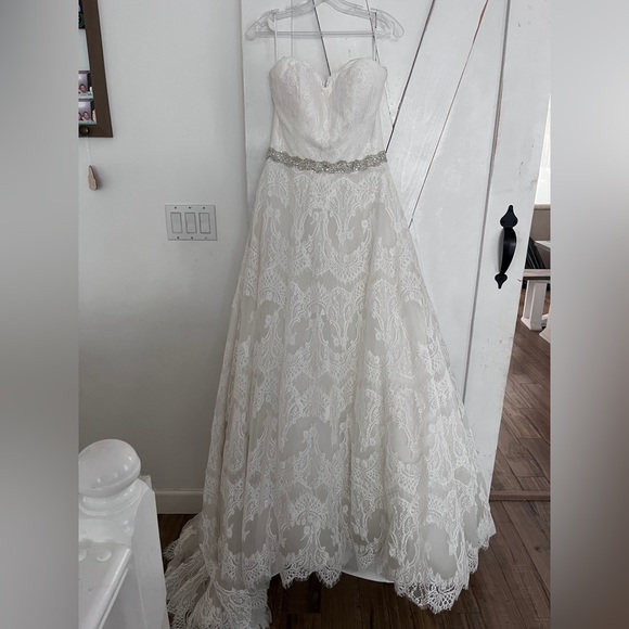 BNWT Lace Wedding Dress - Picture 2 of 5